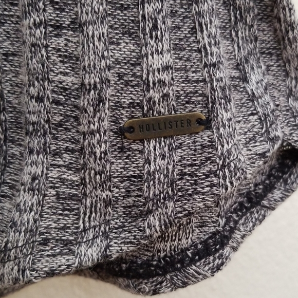 Cable Knit Black and Grey High Neck Tank Size: M - Picture 2 of 4